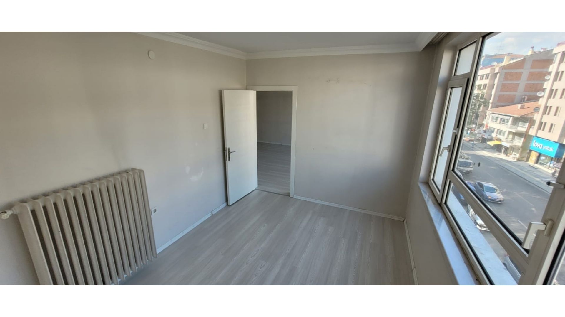 Esat Street Ready-to-Sit Empty Elevator Opportunity Apartment